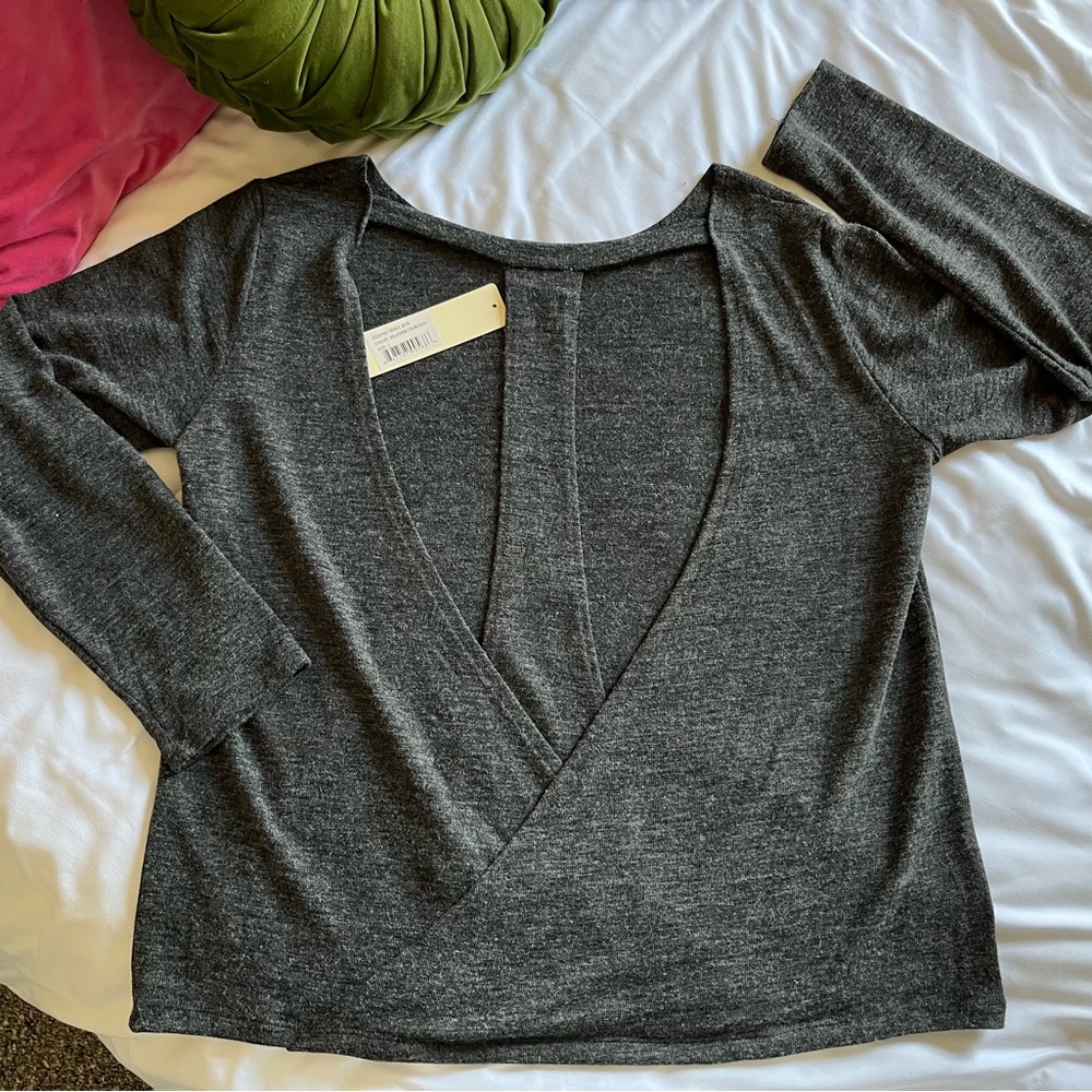 NWT! Yelete Charcoal Gray Active Long Sleeve with Open Back
